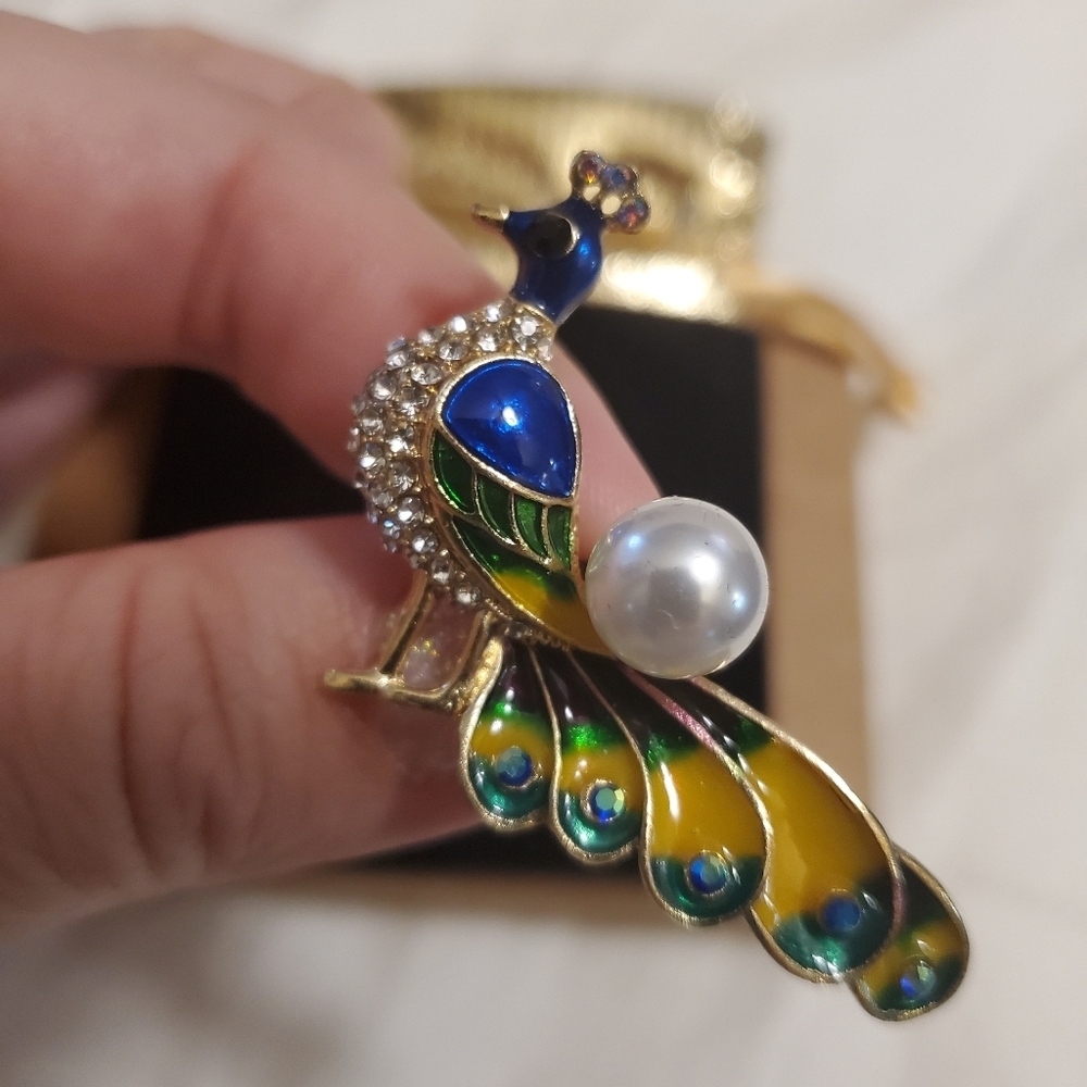 New Beautiful Enamel & Crystal Peacock Brooch - Picture 4 of 9
